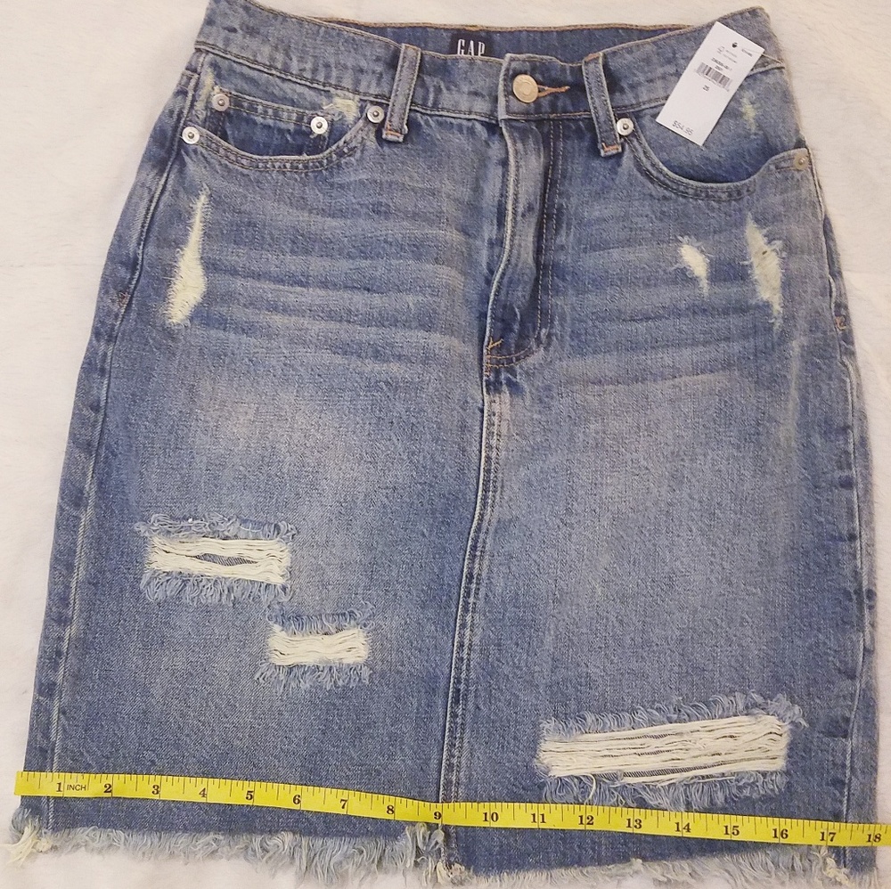 Gap high rise distressed jean skirt